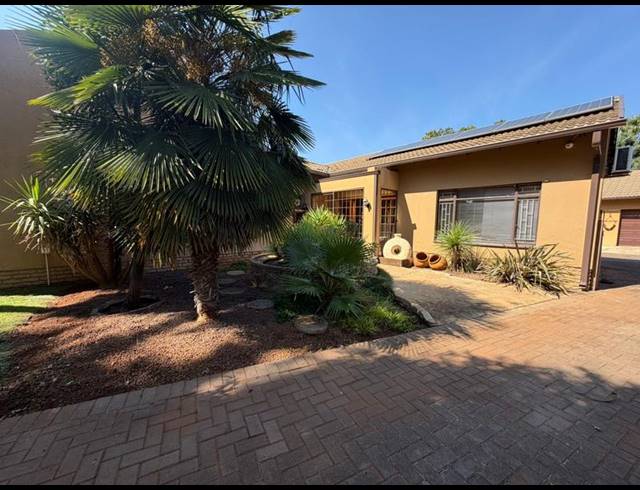 4 BEDROOM HOUSE FOR SALE IN GOLF PARK